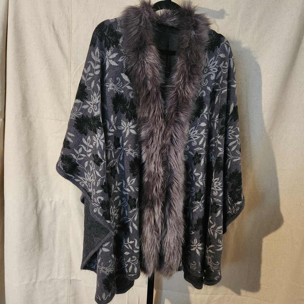 Elegant Gray Floral Women's Shawl with Faux Fur Trim